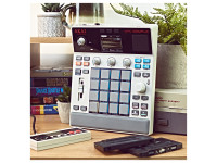 Akai Professional MPC Sample Standalone Sequencer Akai Professional MPC Sample Standalone Sequencer